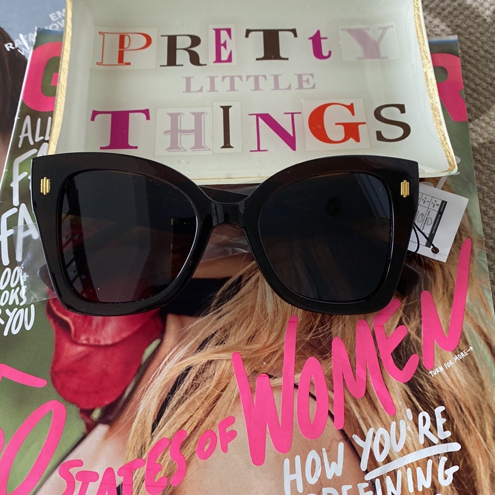 “Ellure” brown sunglasses 🕶️; NEW